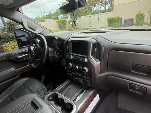 Used 2022 GMC Sierra 3500 Denali w/ Denali Black Diamond Edition image 10