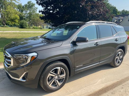 Used 2019 GMC Terrain SLT w/ Preferred Package AWD/4WD image 1