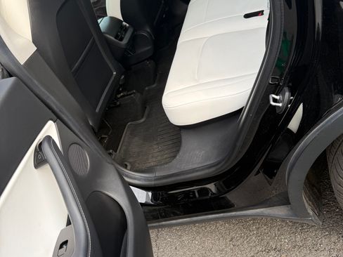 Used 2021 Tesla Model Y Long Range image 9