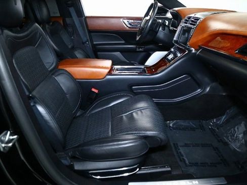 Used 2020 Lincoln Continental Black Label w/ Rear Seat Amenities Package image 15