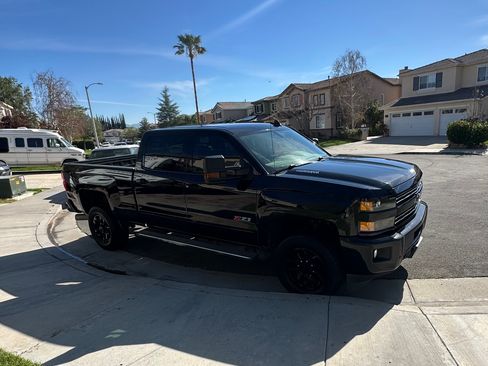 Used 2016 Chevrolet Silverado 2500 LT w/ Midnight Edition AWD/4WD image 5