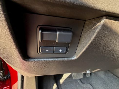 Used 2024 Chevrolet Colorado LT w/ LT Convenience Package III image 5