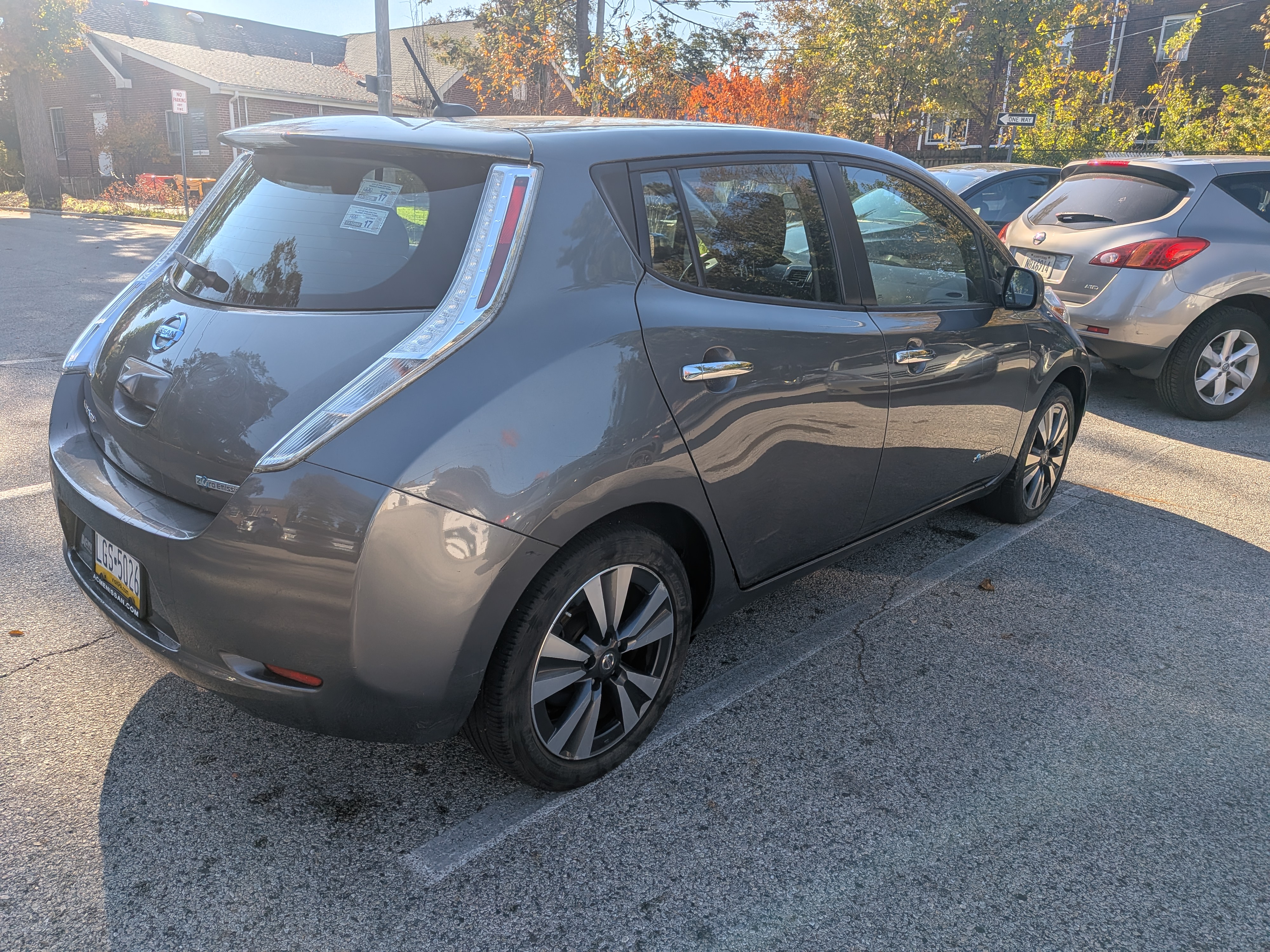Used 2016 Nissan Leaf SV w/ Premium Package FWD image 2
