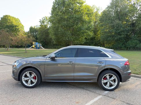 Used 2019 Audi Q8 Prestige w/ Luxury Package AWD/4WD image 10