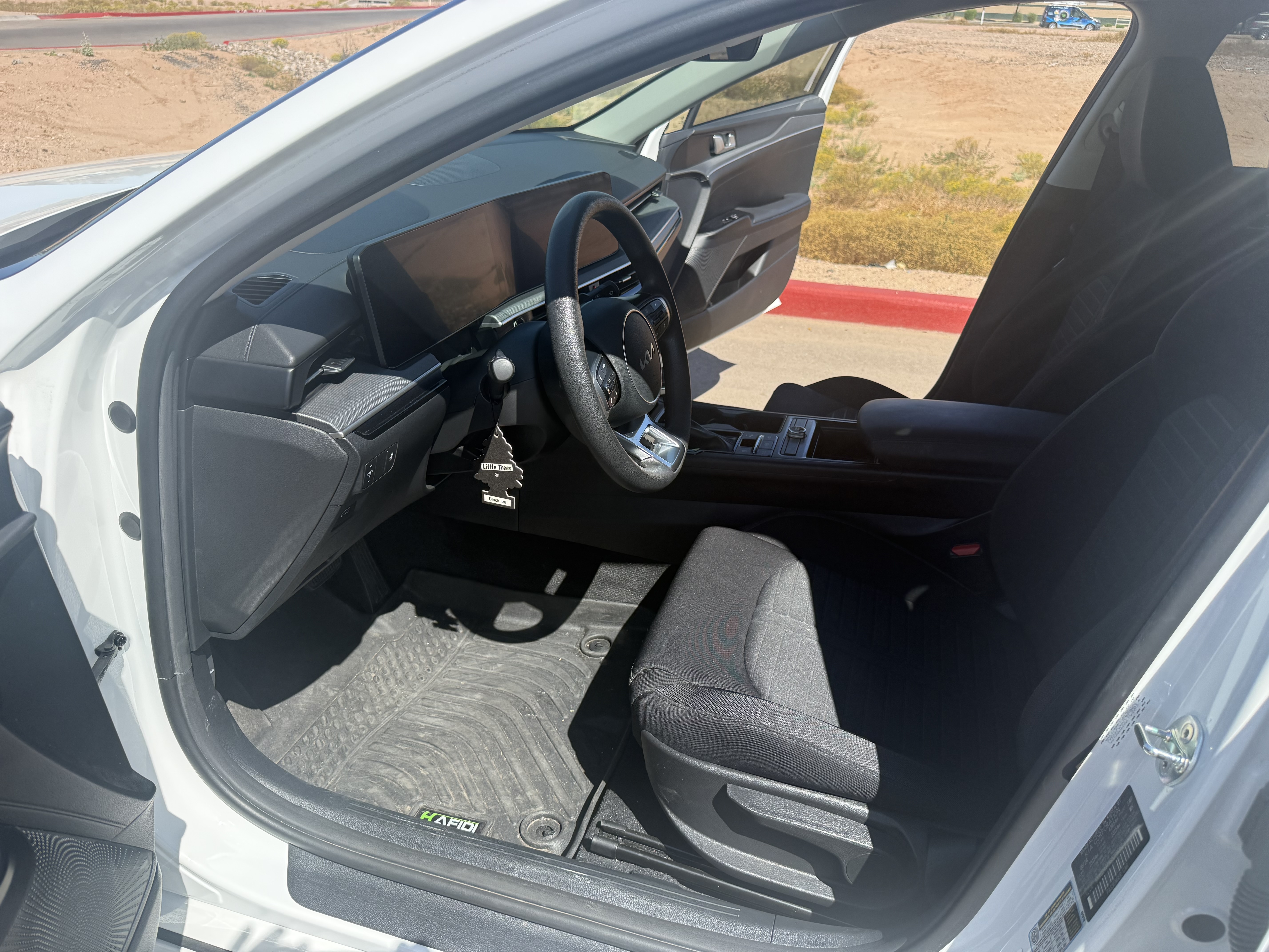 Used 2025 Kia K5 LXS FWD image 13