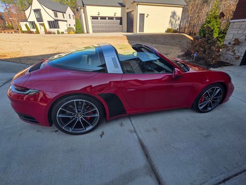 Used 2021 Porsche 911 image 10