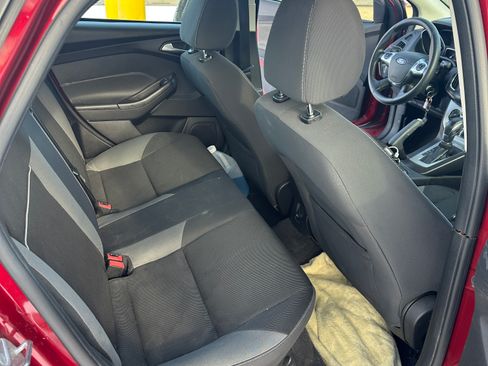 Used 2014 Ford Focus SE w/ SE Winter Package image 18