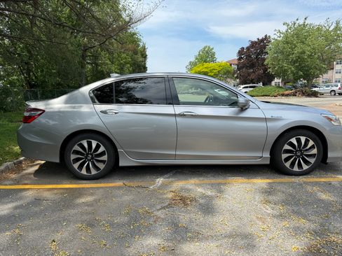 Used 2017 Honda Accord Touring image 6