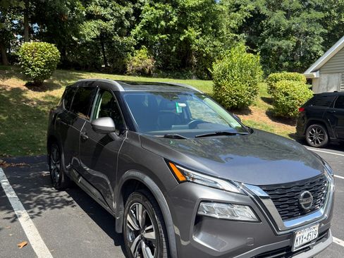 Used 2021 Nissan Rogue SL AWD/4WD image 1