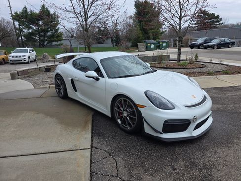 Used 2016 Porsche Cayman GT4 RWD image 2