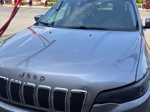 Used 2019 Jeep Cherokee Latitude Plus w/ Comfort/Convenience Group FWD image 1