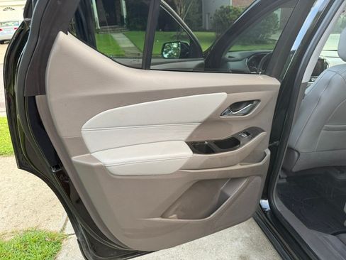 Used 2019 Chevrolet Traverse Premier w/ Driver Confidence II Package FWD image 18