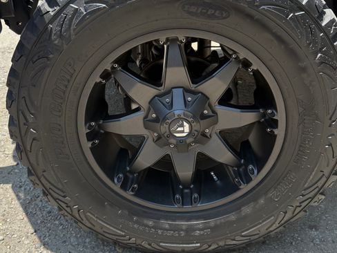 Used 2015 Jeep Wrangler Unlimited Rubicon w/ Connectivity Group image 17