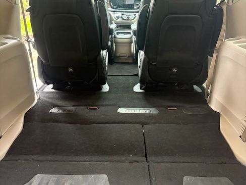 Used 2021 Chrysler Pacifica Limited w/ Premium & Safety Sphere Group image 20