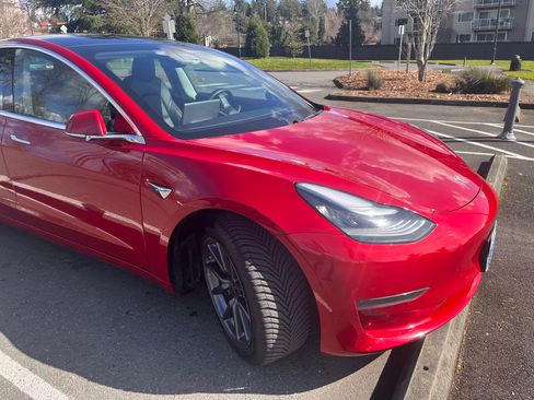 Used 2020 Tesla Model 3 Standard Range Plus image 2