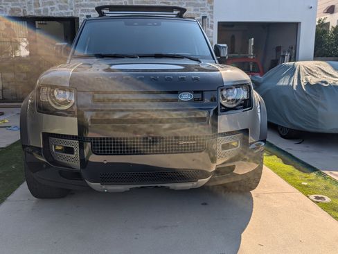 Used 2023 Land Rover Defender 110 X-Dynamic SE image 6