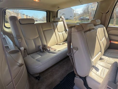 Used 2003 Chevrolet Suburban Z71 image 15