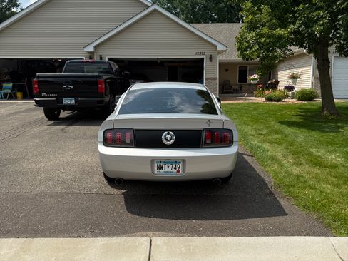 Used 2005 Ford Mustang Premium image 4