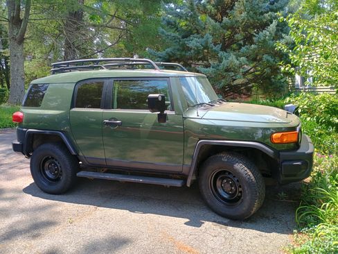 Used 2011 Toyota FJ Cruiser 4WD w/ Upgrade Pkg 3 image 1