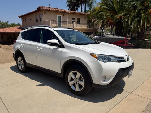 Used 2013 Toyota RAV4 XLE FWD image 9