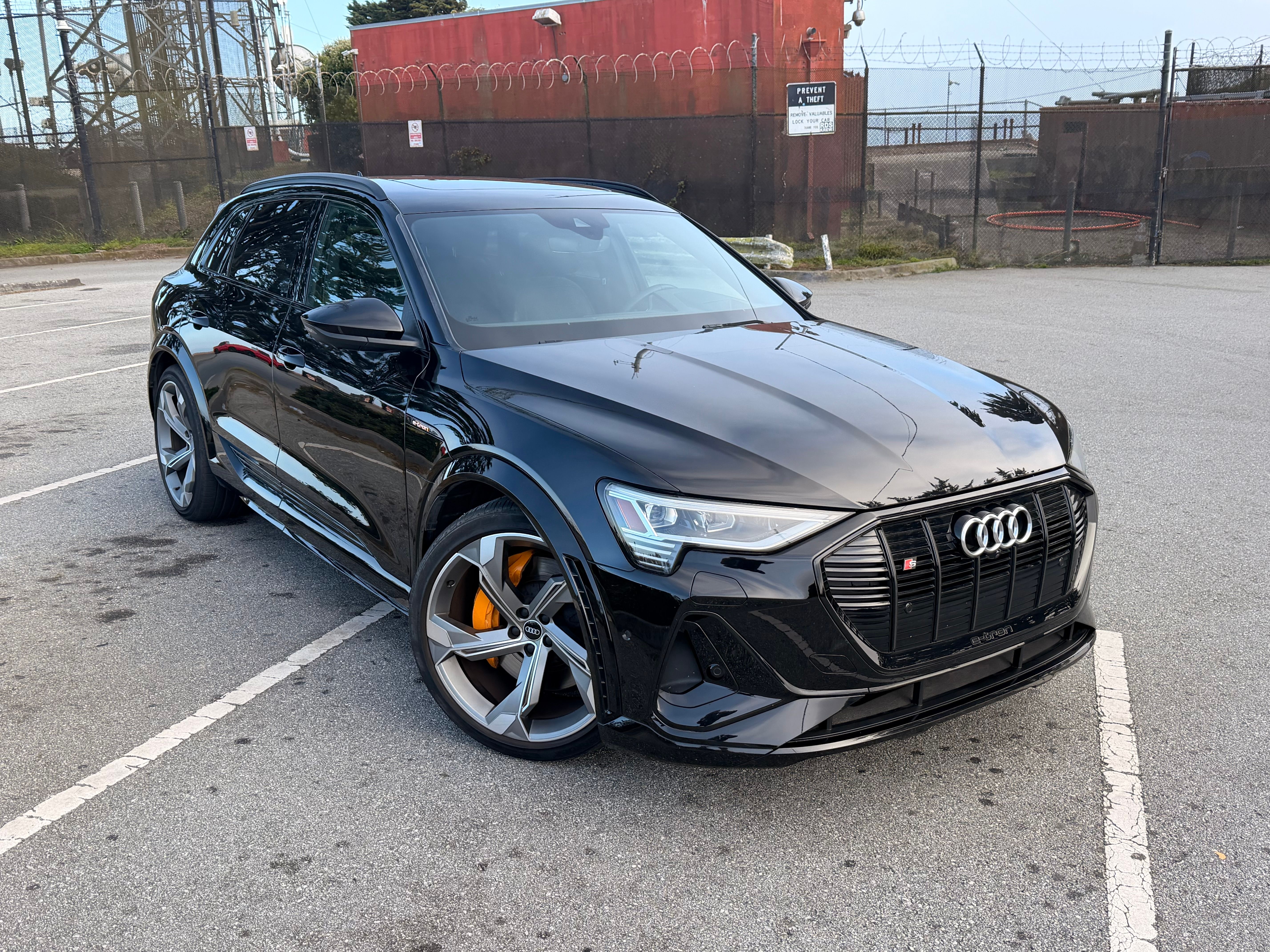 Used 2022 Audi e-tron S Prestige w/ Prestige Package AWD/4WD image 2
