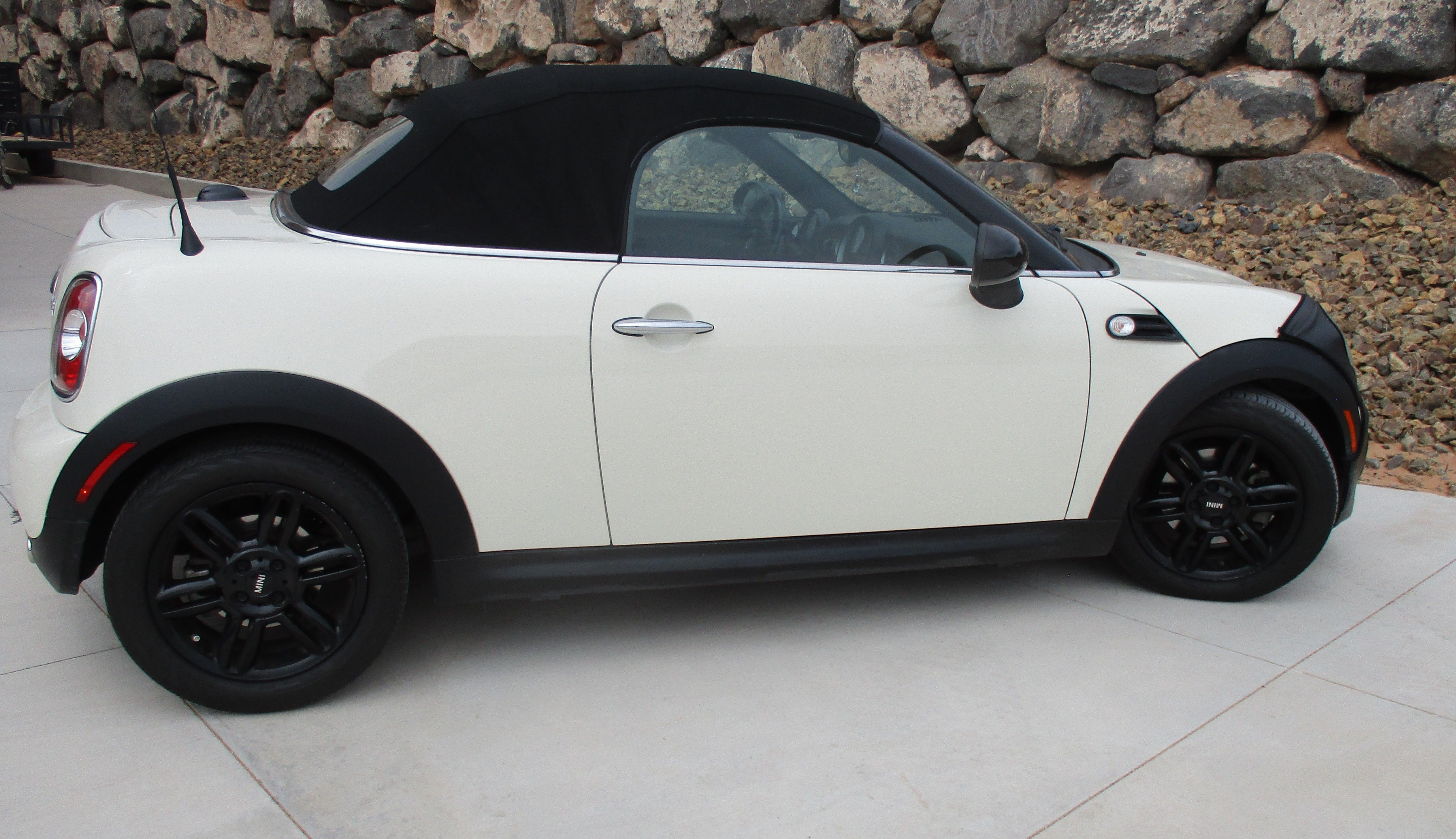 Used 2013 MINI Cooper Roadster FWD image 4