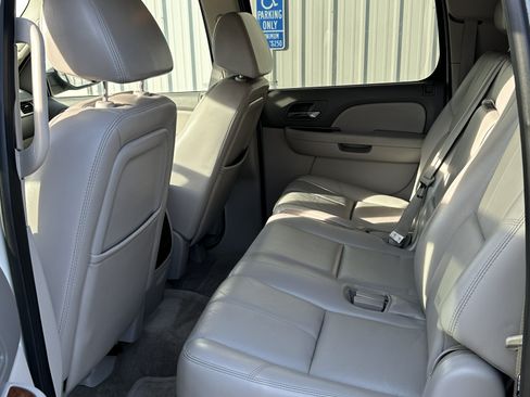 Used 2007 GMC Yukon XL SLT w/ SLT Preferred Equipment Group image 8