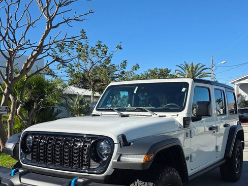 Used 2024 Jeep Wrangler Unlimited image 10