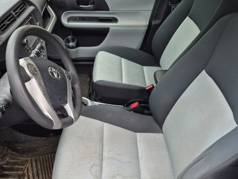 Used 2014 Toyota Prius C Three image 9