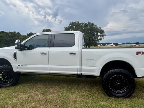 Used 2020 Ford F350 Platinum AWD/4WD image 2