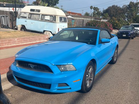 Used 2013 Ford Mustang Premium RWD image 1