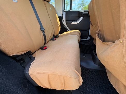 Used 2015 Jeep Wrangler Unlimited Rubicon w/ Connectivity Group AWD/4WD image 6
