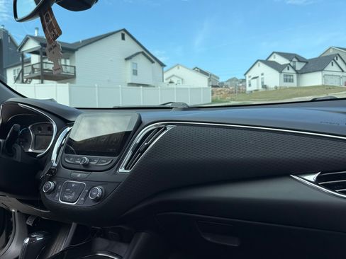 Used 2018 Chevrolet Malibu LT image 20