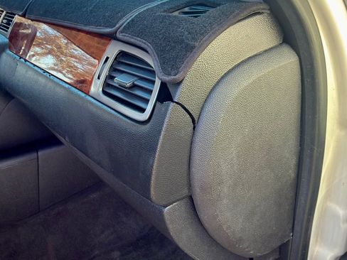 Used 2013 Chevrolet Tahoe LTZ image 31