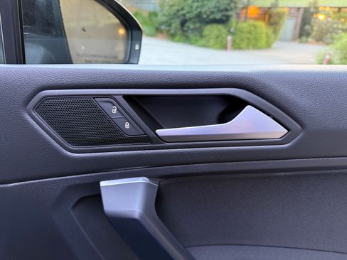 Used 2021 Volkswagen Tiguan S image 14