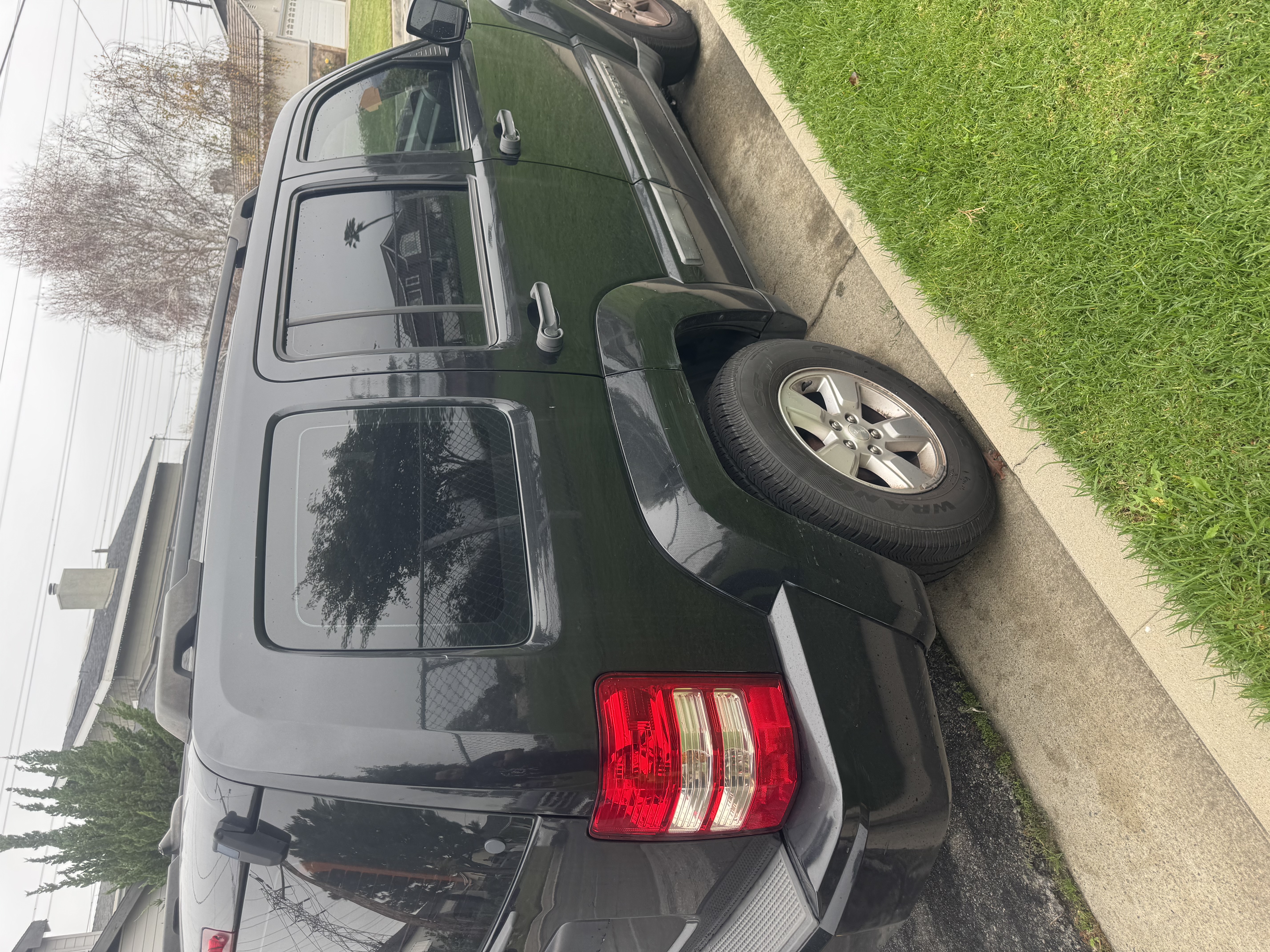 Used 2012 Jeep Liberty Sport AWD/4WD image 2