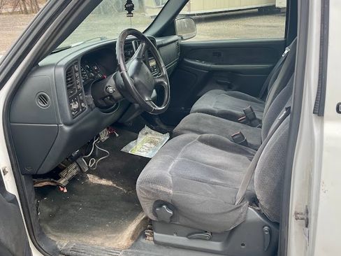 Used 1999 Chevrolet Silverado 2500 LS w/ Snow Plow Prep Pkg image 13