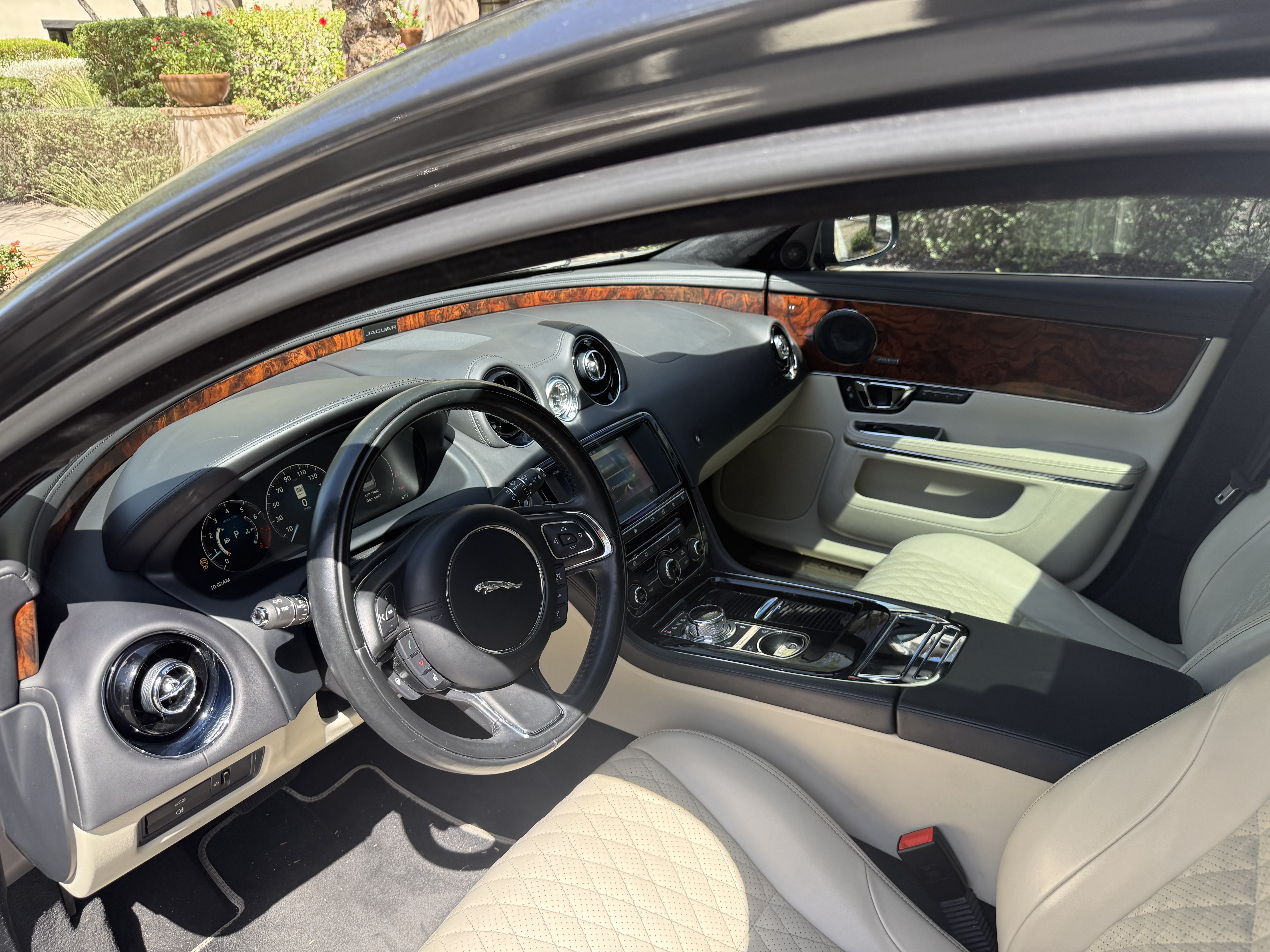 Used 2017 Jaguar XJ L Portfolio RWD image 6