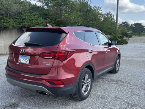 Used 2018 Hyundai Santa Fe Sport w/ 2.4L Tech Package 04 AWD/4WD image 9