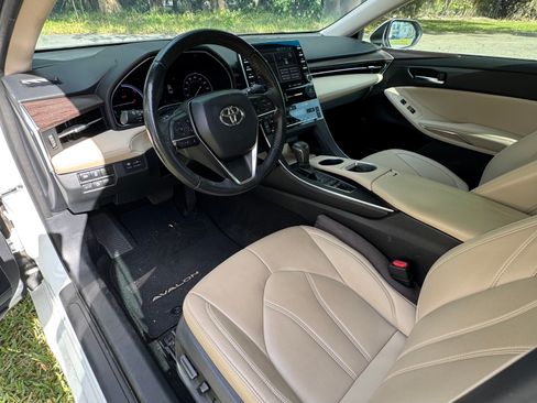 Used 2019 Toyota Avalon XLE image 15