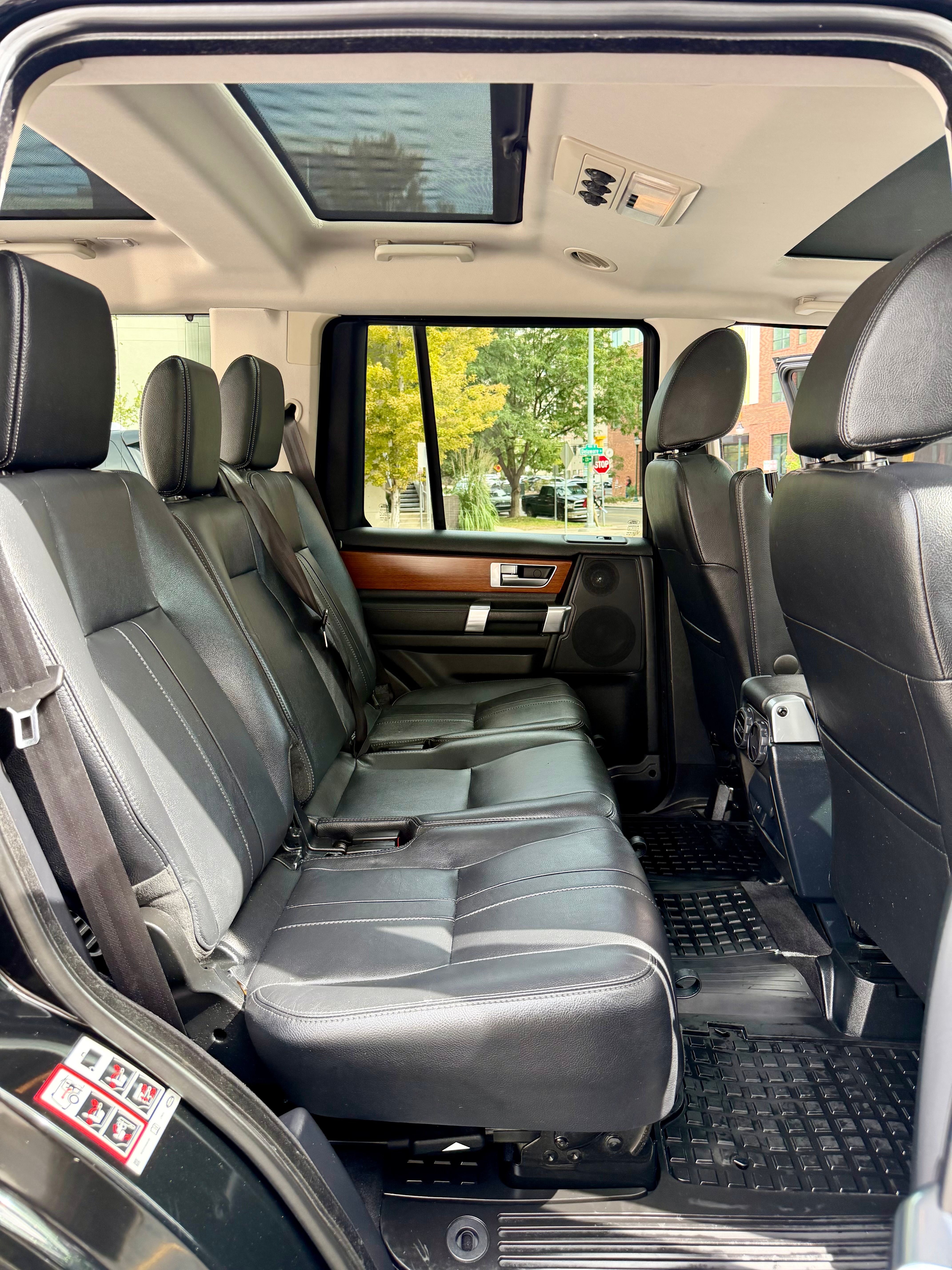Used 2016 Land Rover LR4 AWD/4WD image 9