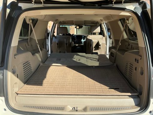 Used 2015 Chevrolet Suburban LT w/ Luxury Package image 23