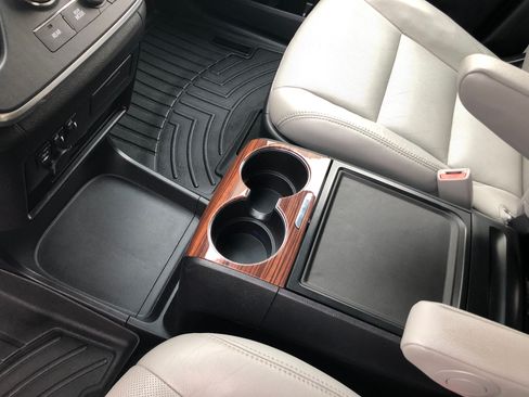 Used 2016 Toyota Sienna Limited Premium image 15