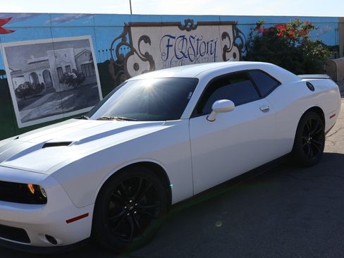 Used 2017 Dodge Challenger SXT w/ Blacktop Package image 9