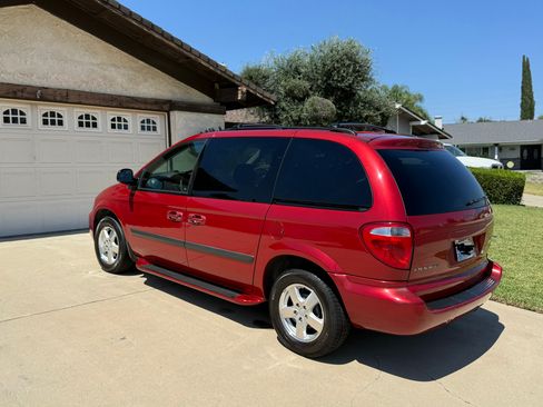 Used 2006 Dodge Caravan SXT w/ Popular Equipment Group I FWD image 6