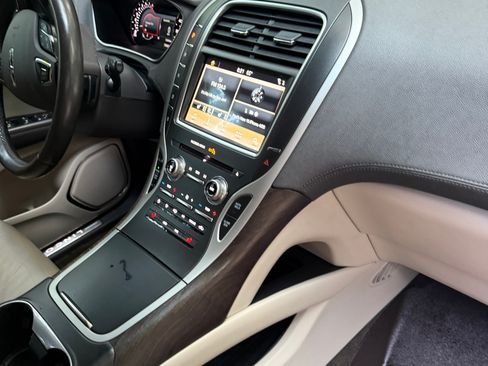 Used 2017 Lincoln MKX Select w/ Lincoln MKX Climate Package AWD/4WD image 5