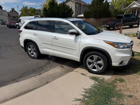 Used 2015 Toyota Highlander Limited Platinum AWD/4WD image 2