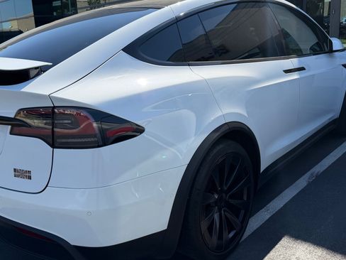 Used 2022 Tesla Model X Plaid image 12