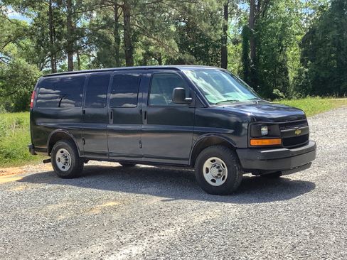 Used 2008 Chevrolet Express 2500 Passenger image 4