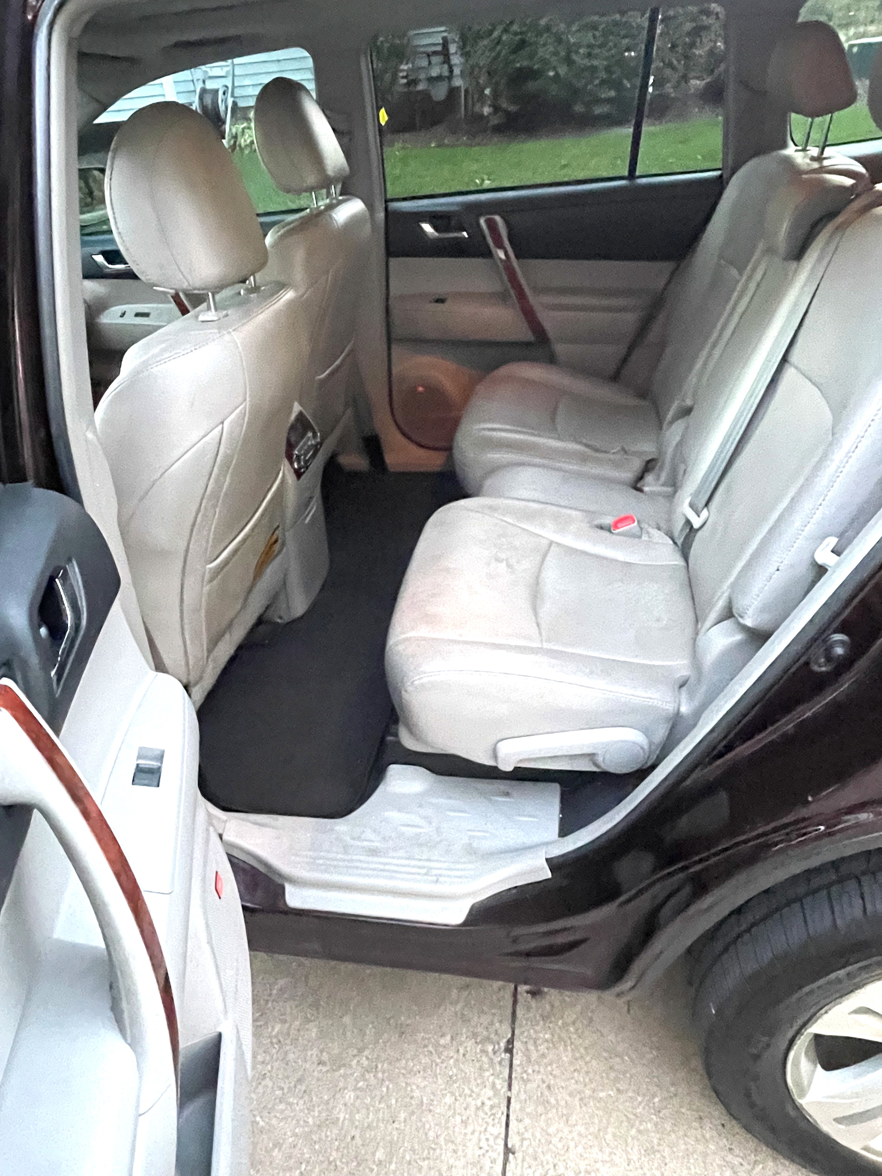 Used 2011 Toyota Highlander Limited w/ Tow Pkg AWD/4WD image 12